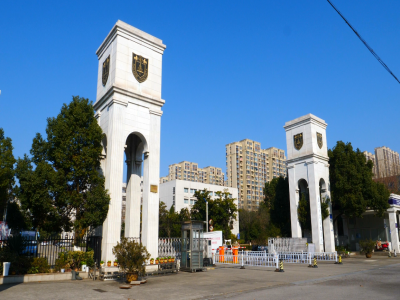 學校大門